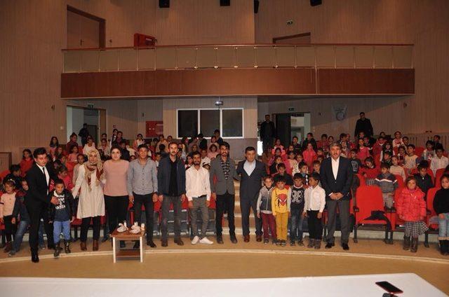 Erciş Belediyesinden öğrencilere sinema etkinliği
