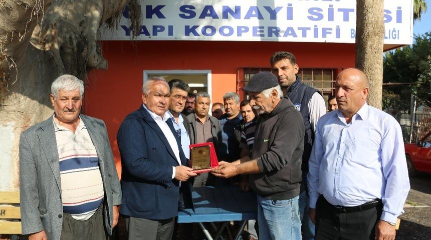 Tollu&rsquo;ya sanayi esnafından plaket