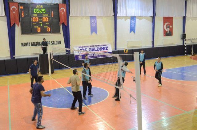 Okullararası voleybol turnuvası başladı