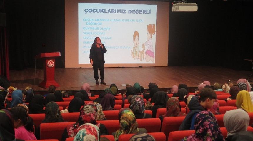 Sincan Belediyesinden &Ccedil;ocuk Hakları G&uuml;n&uuml; semineri