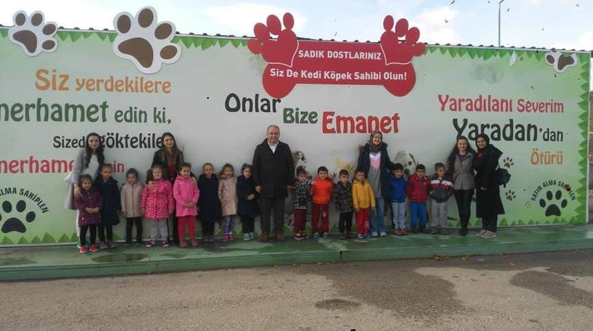Anasınıfı öğrencileri geçici hayvan bakımevini ziyaret etti