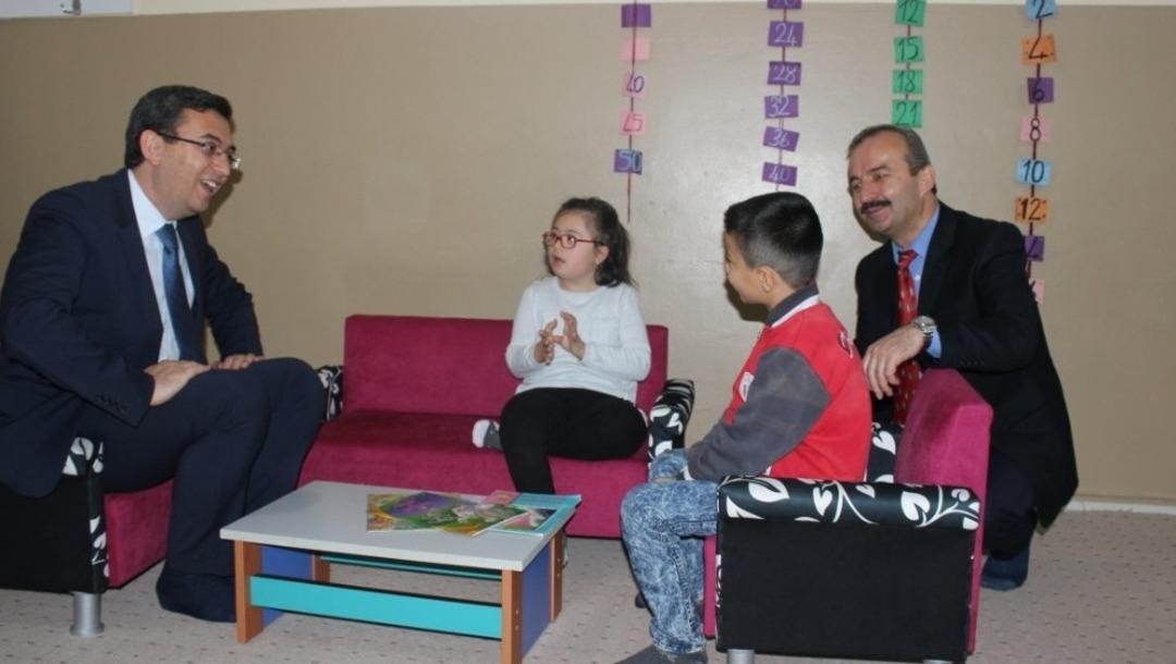 Burunkaya Şehit Emrah Kartal İlkokulun&rsquo;da k&uuml;t&uuml;phane a&ccedil;ılışı yapıldı