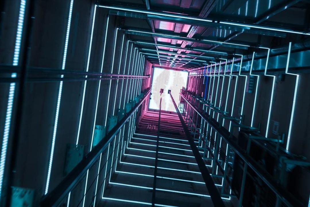 Asans&ouml;rle 84 kat aşağı d&uuml;şt&uuml;ler 