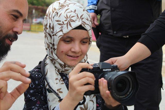 Antalya polisinden işitme engelli öğrencilere fotoğrafçılık eğitimi