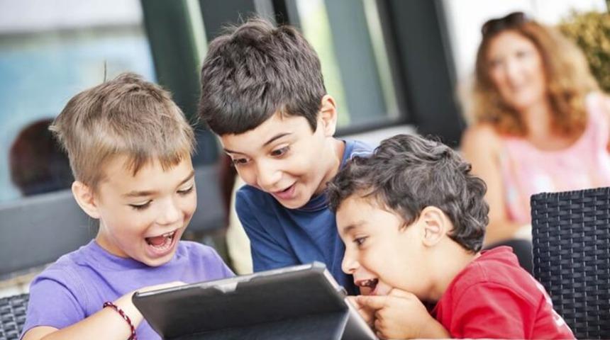 &Ccedil;ocukları 3 yaşına kadar teknolojiden uzak tutun!