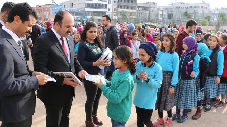 Öğrencilere kitap ve indirim kuponu