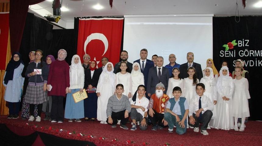 Öğrencilerden Mevlid-i Nebi programı