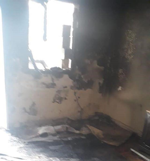 Evde &ccedil;ıkan yangında eşyalar k&uuml;l oldu 1