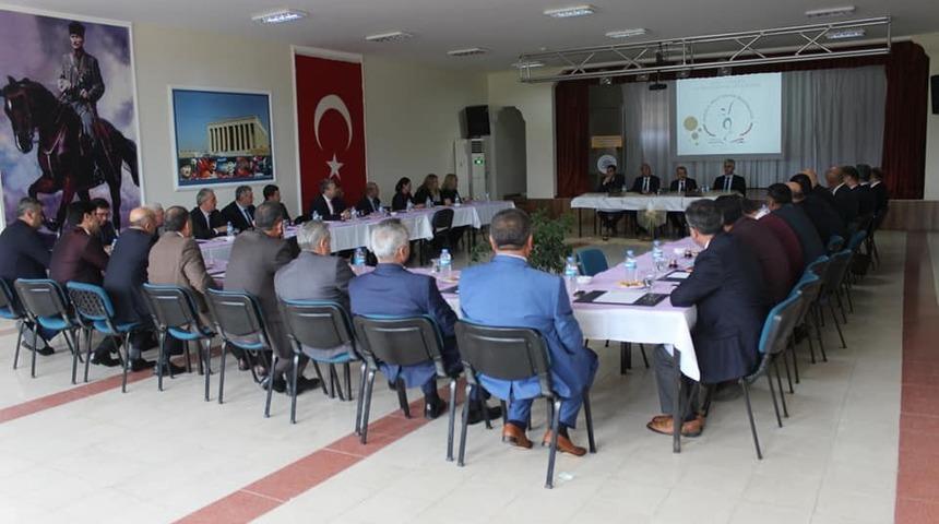 &Ccedil;andıroğlu, Didim&rsquo;de okul m&uuml;d&uuml;rleri ile bir araya geldi