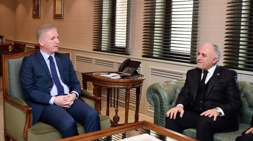 Kızılay Genel Başkanı Kınık&rsquo;tan Vali G&uuml;l&rsquo;e ziyaret