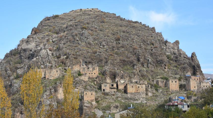 &Ccedil;ukurca'da 400 yıllık kale evler butik otele d&ouml;n&uuml;ş&uuml;yor