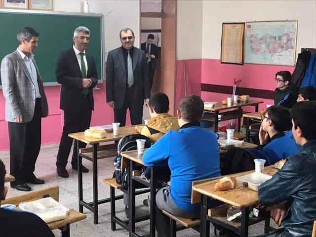 Siirt’te 400 öğrenciye Mevlid-i Nebi aşı dağıtıldı