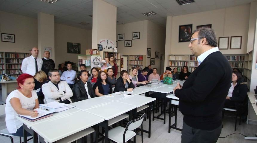 Bayraklı&rsquo;nın k&uuml;t&uuml;phanelerine &rsquo;TSE&rsquo; belgesi alınması i&ccedil;in girişim