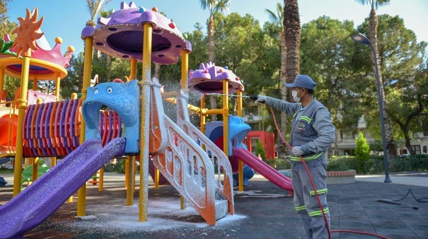 Kumluca&rsquo;da &ccedil;ocuk oyun grupları dezenfekte ediliyor
