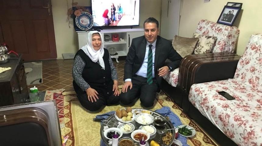 Dinar Kaymakamı Selami Kapankaya şehit ve gazi ailelerini ziyaret etti