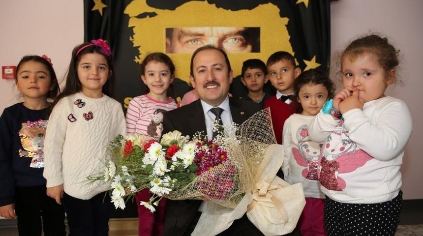 Vali Pehlivan, Nazlı Şentürk Kızılay Anaokulunu ziyaret etti