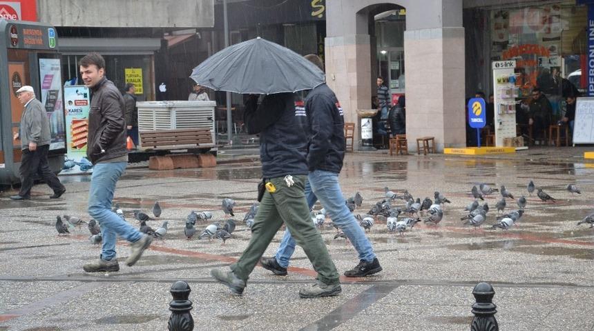 Balıkesir’de beklenen yağışlar başladı