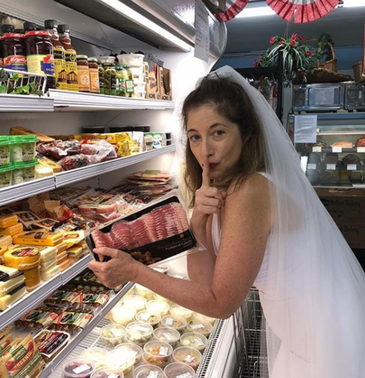 Gelinlikle ‘kürek çekerek’ damat adayını arıyor! G5