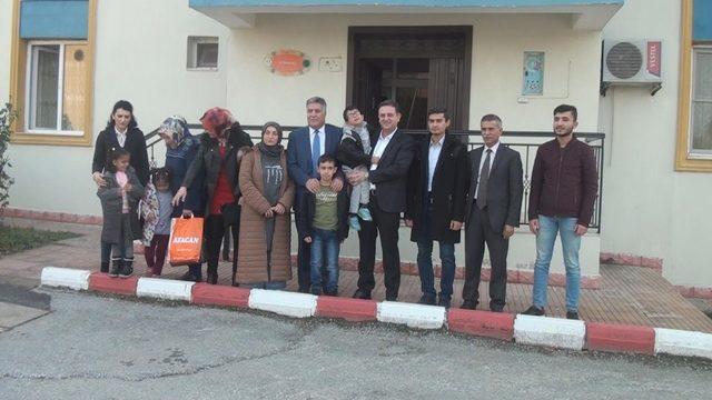 AK Parti’den sevgi evlerine ziyaret