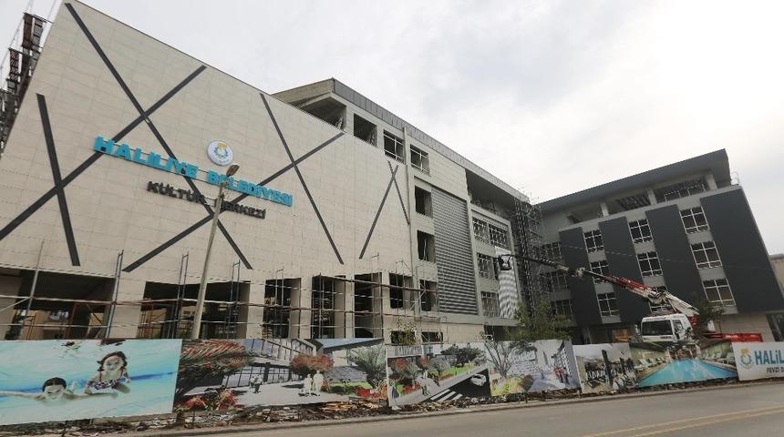 Haliliye&rsquo;de yapılan gen&ccedil;lik merkezi a&ccedil;ılış i&ccedil;in g&uuml;n sayıyor