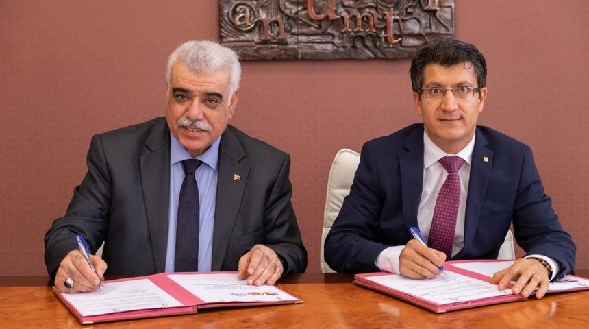 &Uuml;niversite ve M&uuml;ft&uuml;l&uuml;k arasında iş birliği protokol&uuml; imzalandı