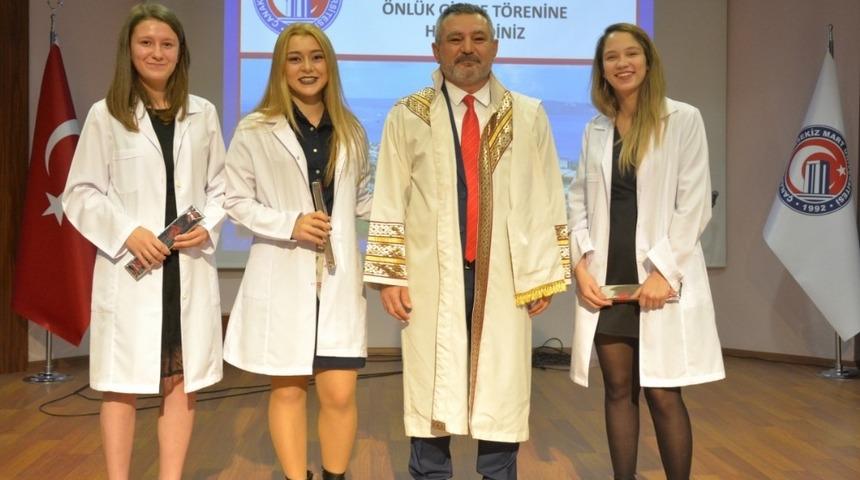 Diş Hekimliği Fak&uuml;ltesi &Ouml;nl&uuml;k Giyme T&ouml;reni ger&ccedil;ekleştirildi