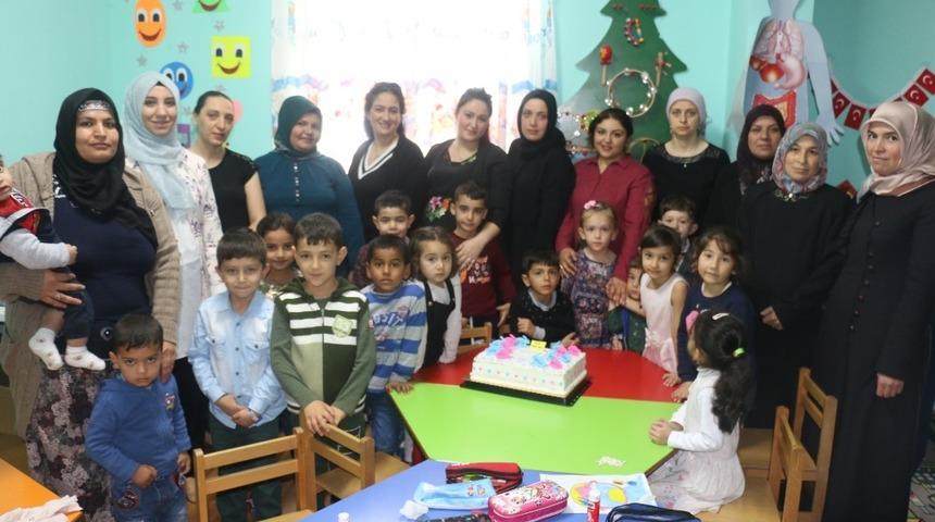 Doğum iznine ayrılacak &ouml;ğretmenleri i&ccedil;in erken &Ouml;ğretmenler G&uuml;n&uuml; kutlaması