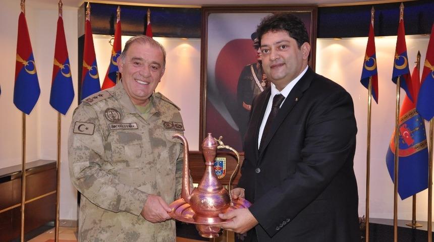 ETB Başkanı Oral&rsquo;dan Jandarma B&ouml;lge Komutanı T&uuml;mgenaral Hacıoğlu&rsquo;na ziyaret