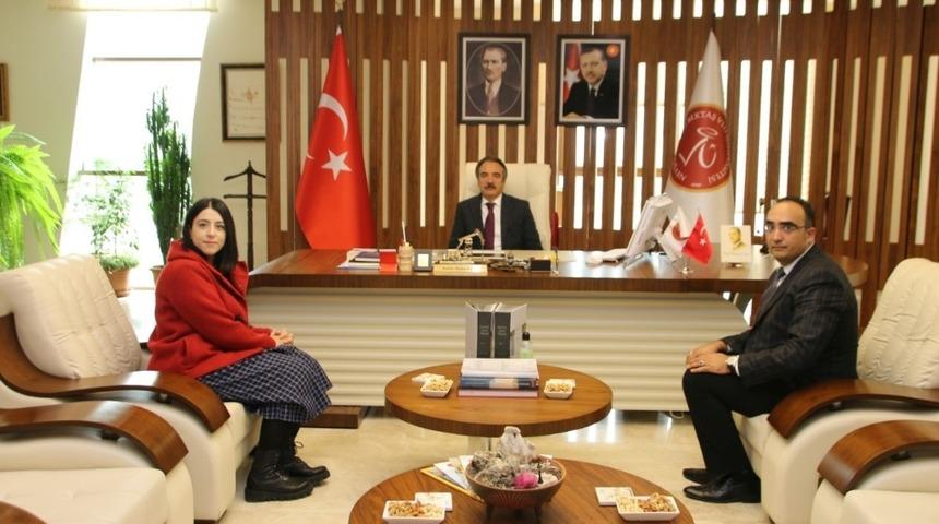 Rekt&ouml;r Bağlı, Japonca konuşma yarışmasında ikinci olan &Ouml;ndoğan&rsquo;ı tebrik etti