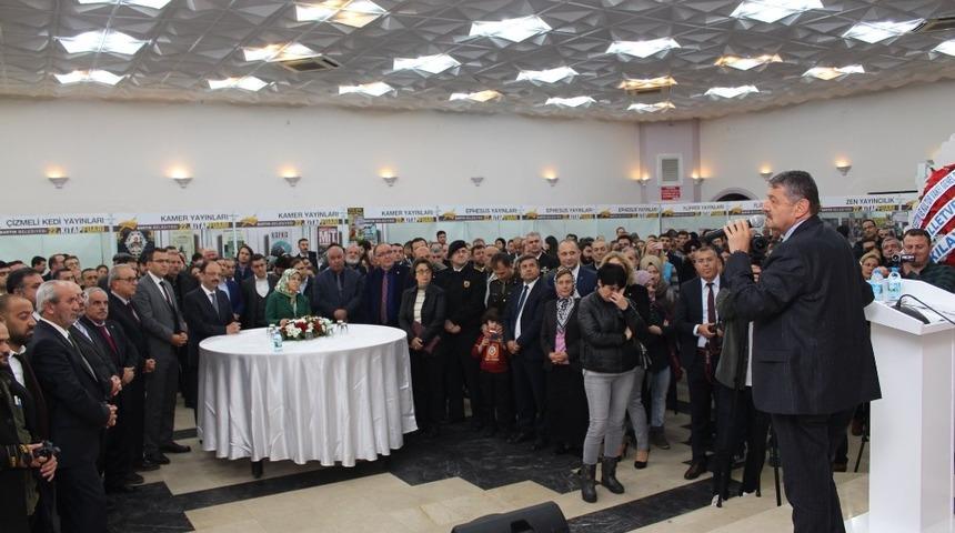 22. Kitap fuarı kapılarını kitapseverlere a&ccedil;tı