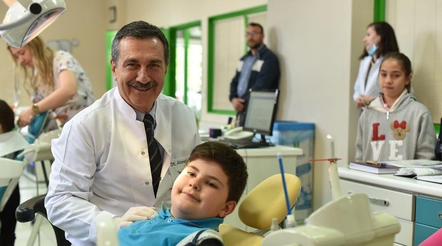 Başkan Ata&ccedil; Diş Hekimleri G&uuml;n&uuml;&rsquo;n&uuml; kutladı