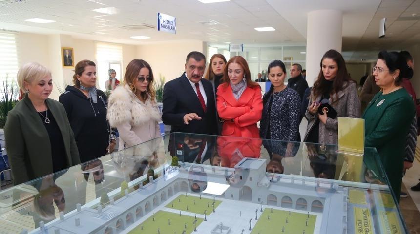 Bakan Mehmet Ersoy&rsquo;un eşi Pervin Ersoy Battalgazi&rsquo;yi gezdi