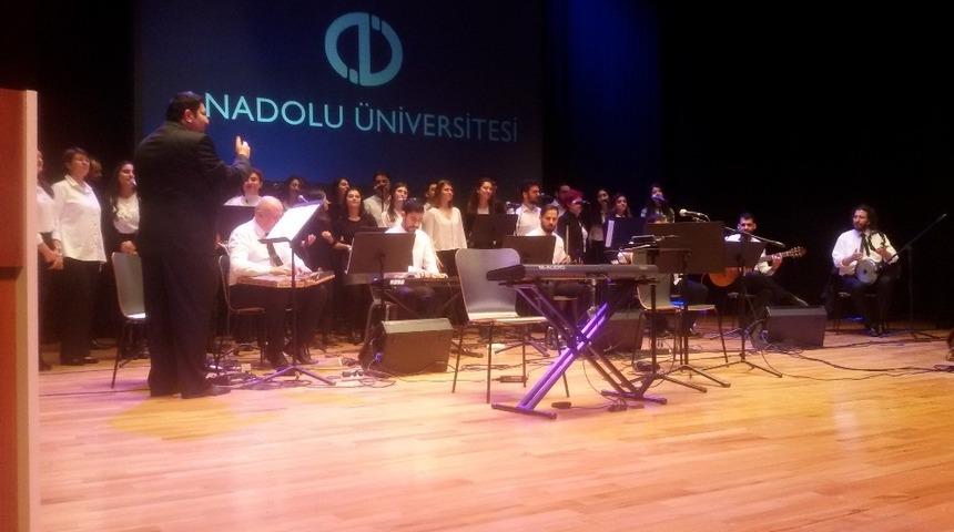 Boz&uuml;y&uuml;kl&uuml; &ouml;ğretmenler kutlama programına katkıda bulundular