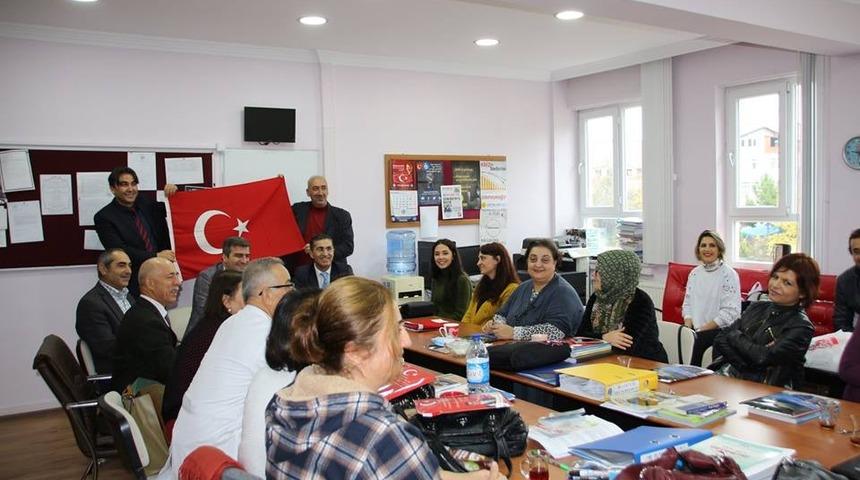 Başkan Yemenici okulları gezdi &ouml;ğretmenlerle bir araya geldi