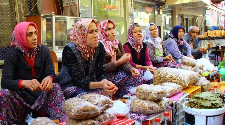 İncir elde kaldı, k&ouml;yl&uuml; kadınlar pazara indi
