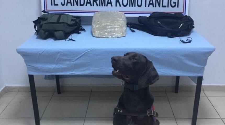 Afganistanlı şüpheli 2 kilo esrarla yakalandı