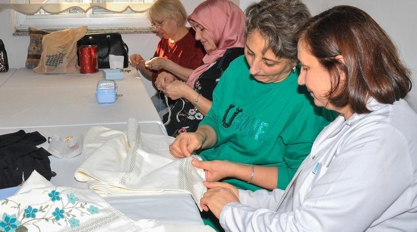 Aile Merkezlerinde iğneler &ccedil;i&ccedil;ek a&ccedil;tı