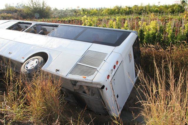 Antalya’da otel personel servisi kanala uçtu: 14 yaralı