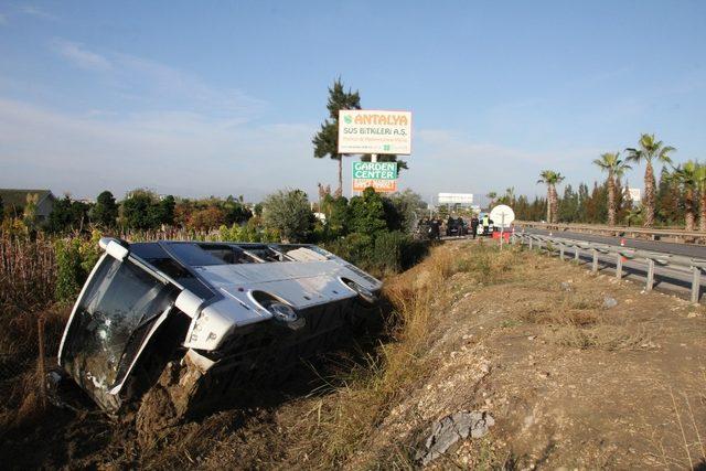 Antalya’da otel personel servisi kanala uçtu: 14 yaralı