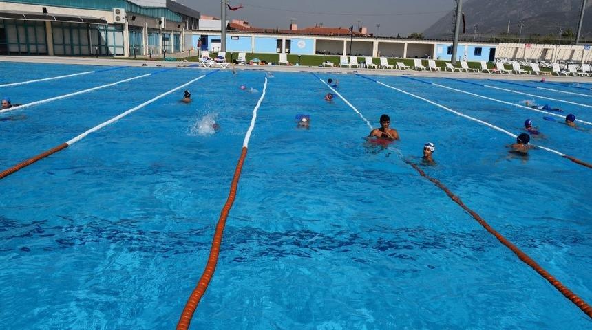 Yunusemre&rsquo;de y&uuml;zme kursu devam ediyor