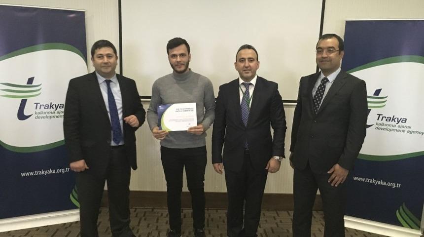 L&uuml;leburgaz Dış Ticaret Okulu katılımcıları sertifikalarını aldı