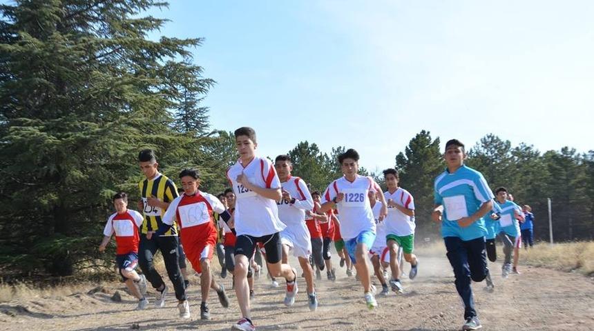 Okul sporları kros yarışmaları ile başladı