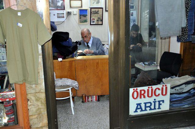 Başkentte 64 yıldır liderlerin kıyafetlerini onarıyor