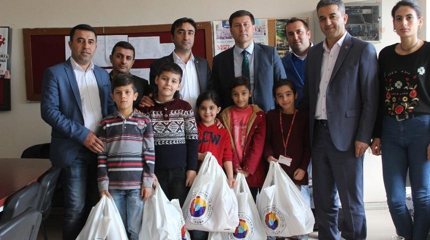 Cizre TSO’dan bin 300 öğrenciye giyim yardımı