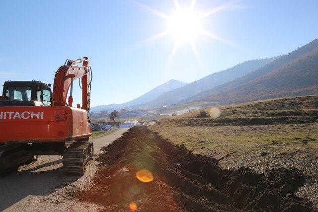 Tufanbeyli’de içme suyu hattı yenileme çalışmaları