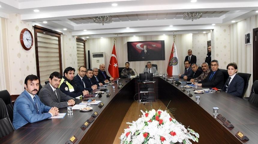 Vali Aykut Pekmez, emniyet ve jandarmadan brifing aldı