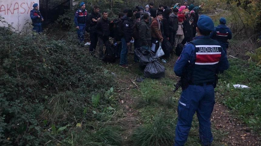 Balıkesir&rsquo;de 70 Afgan m&uuml;lteci yakalandı