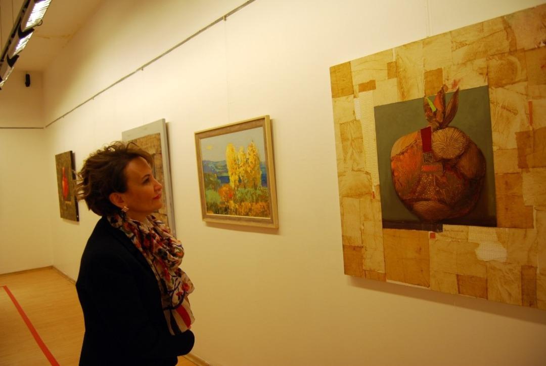 Azerbaycanlı ressam Prof. Dr. Enveroğlu&rsquo;nun sergisi