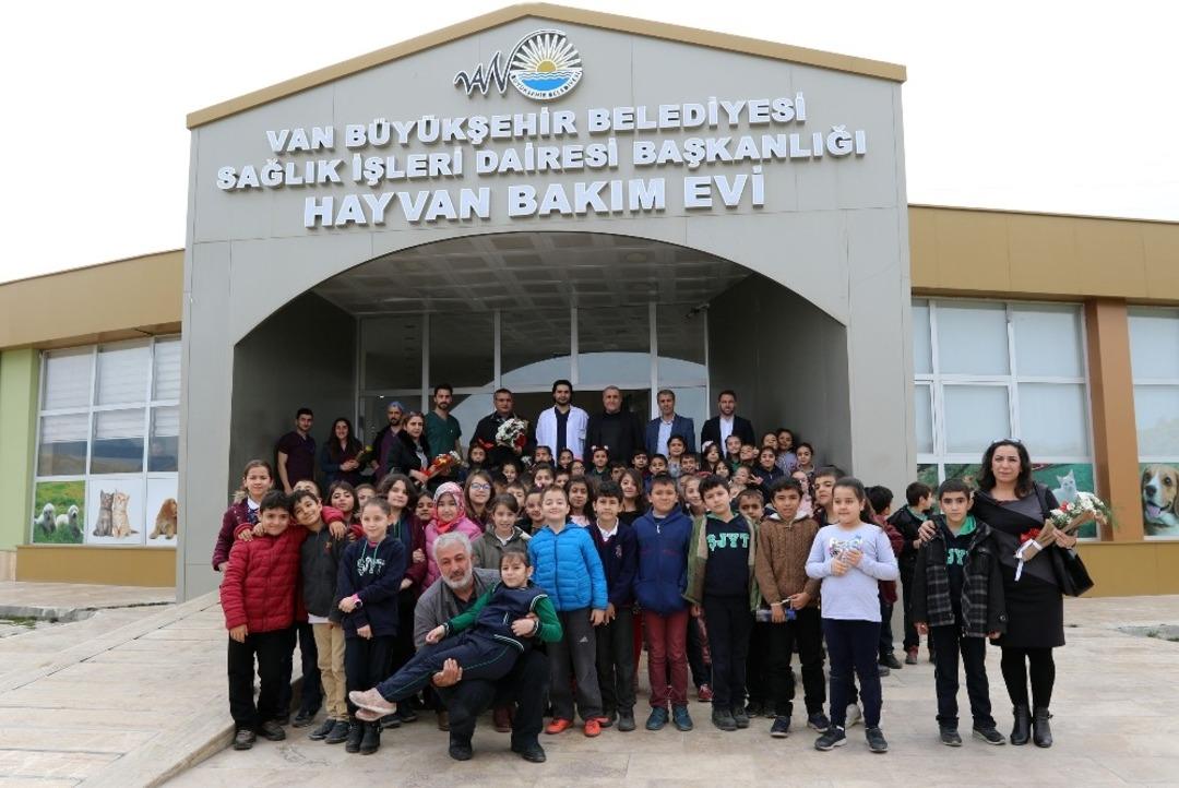 Van B&uuml;y&uuml;kşehir, minikleri sevimli dostlarıyla buluşturuyor