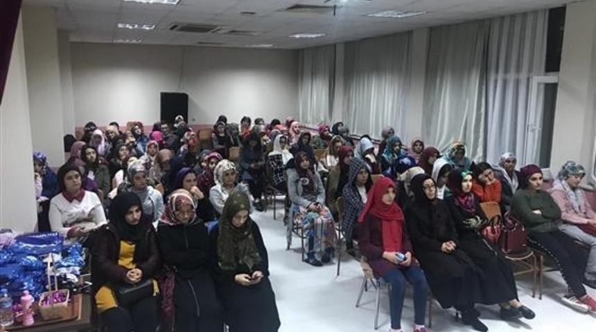 KYK Yurdunda &ldquo;Hz. Peygamber ve Gen&ccedil;lik&rdquo; konferansı